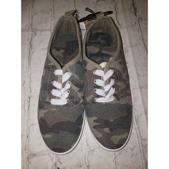 Nwt Ardene Size 6 Yoga Mat Flat Lace Up Canvas Shoes Women's Camo - Picture 1 of 5